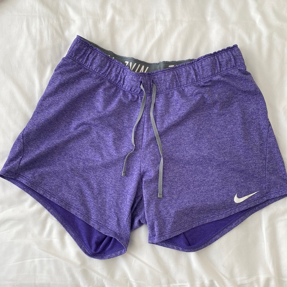 Nike woman’s shorts small